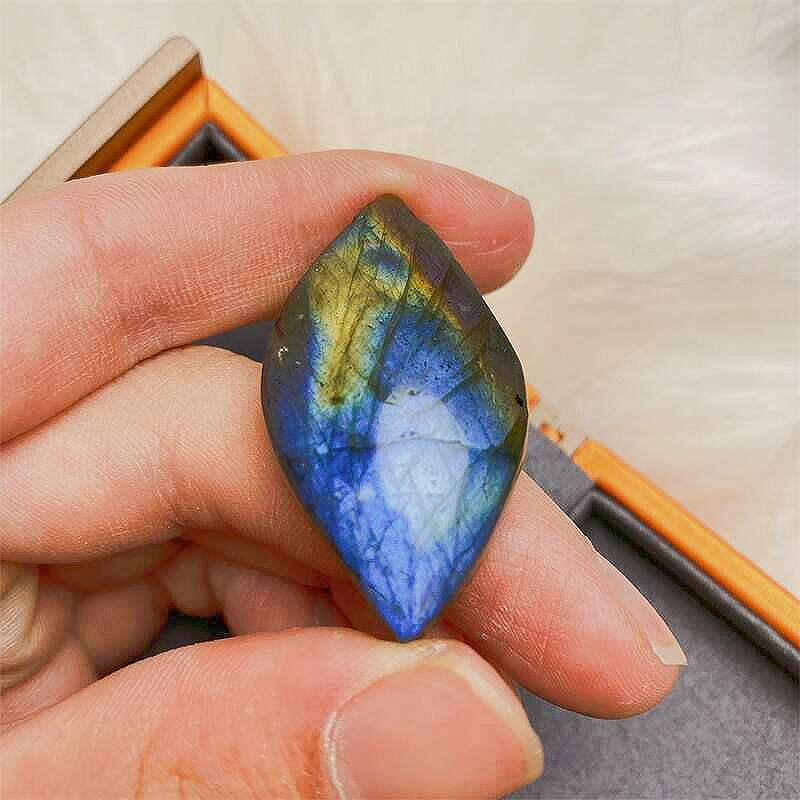 Labradorite Leaves with Flash